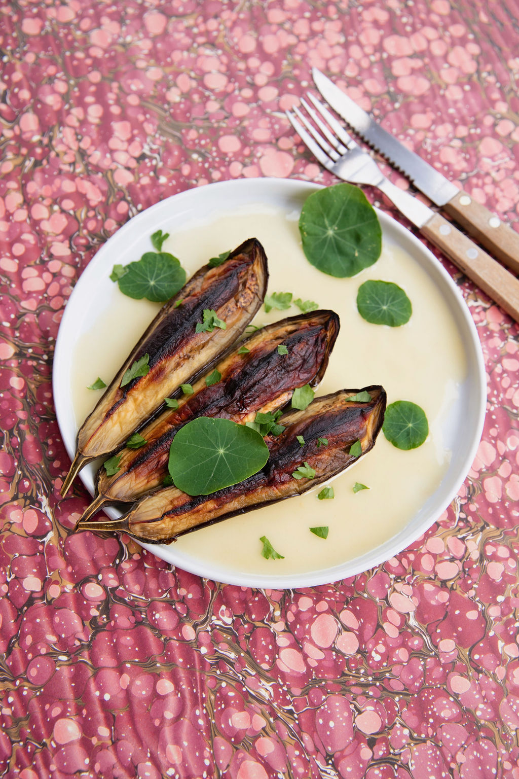 Aubergine met gerookte makreel vinaigrette